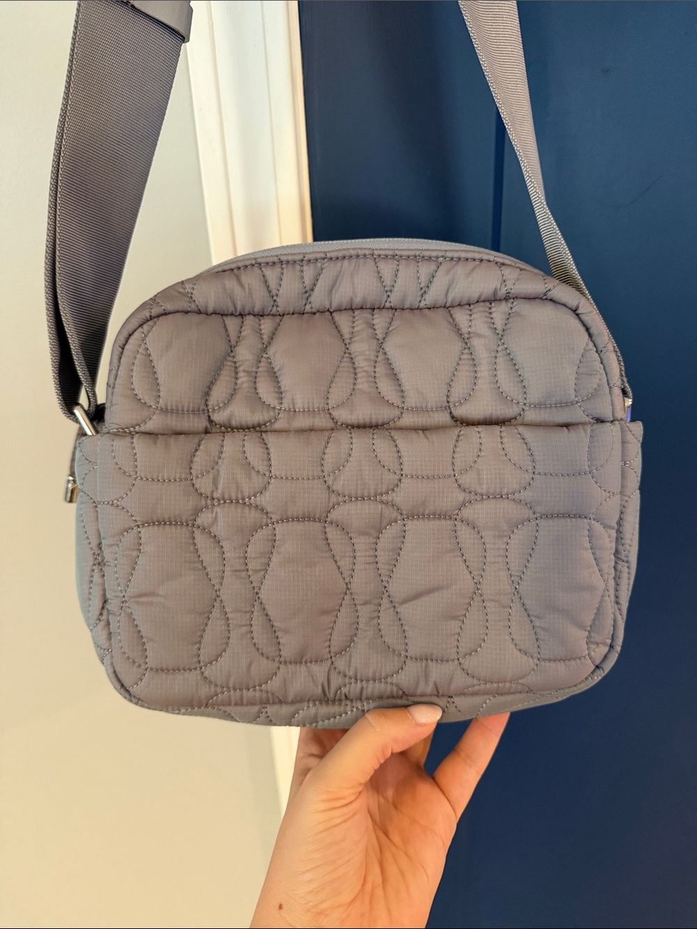 lululemon Quilted embrace iridescent Crossbody Bag in Dusty Lavender Gray - Picture 2 of 5
